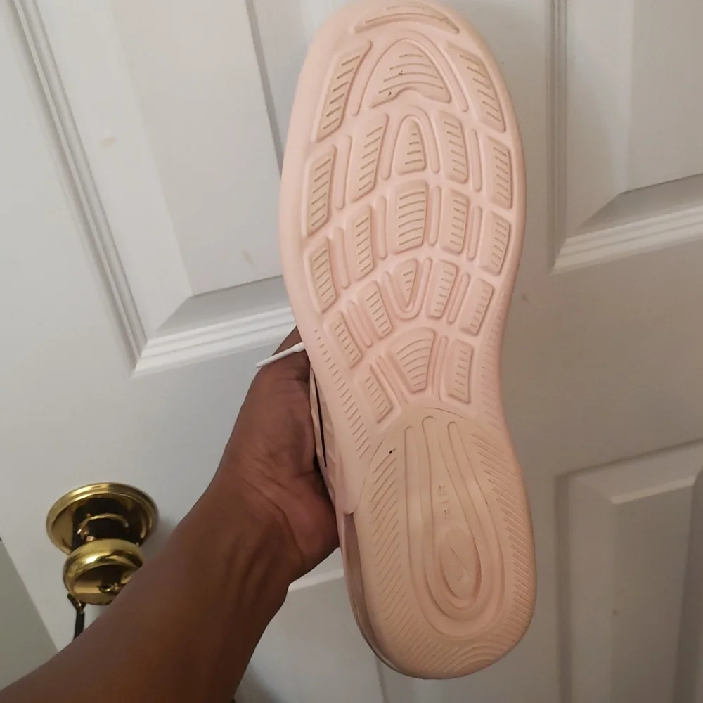 Shoes - Picture 6 of 9